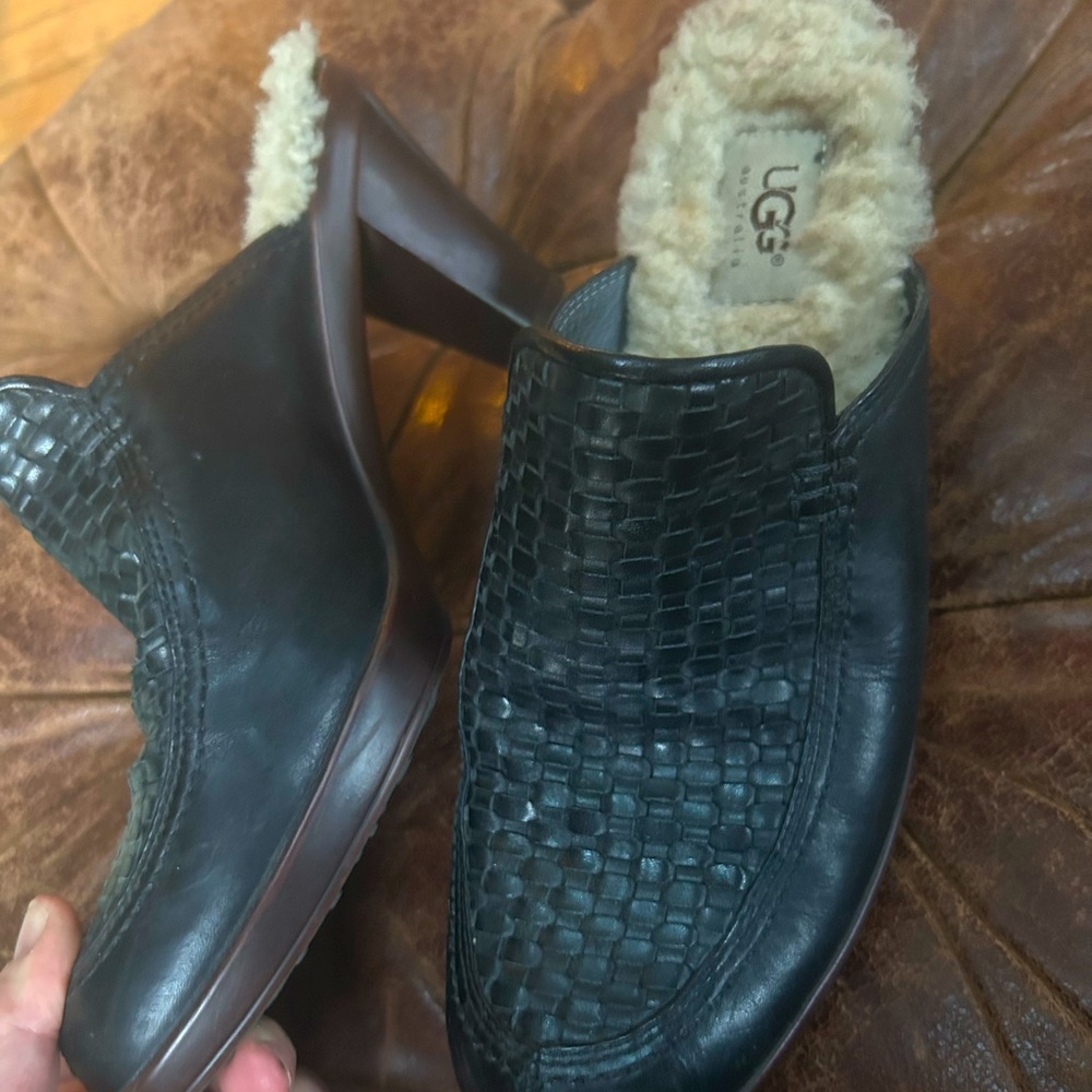 UGG  black Leather Clogs w fur soles sz 10